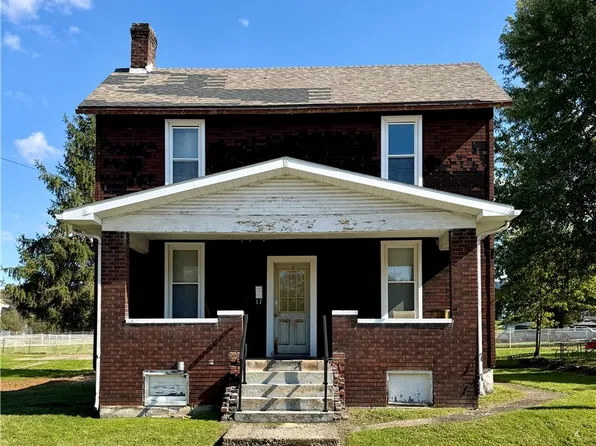 1407 S Arch St, Connellsville, PA 15425