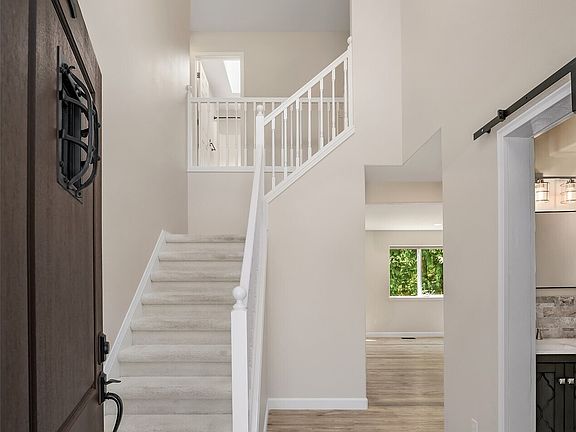 4th image of 841 Admiralty Way