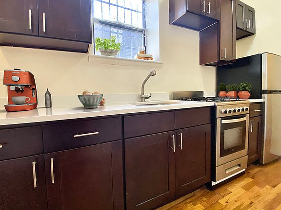 3rd image of 109 W 105th St APT 1A