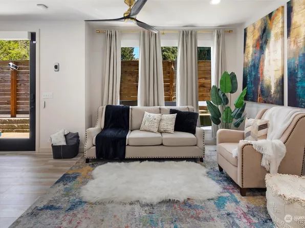 10710 Greenwood Avenue N #D, Seattle, WA 98133