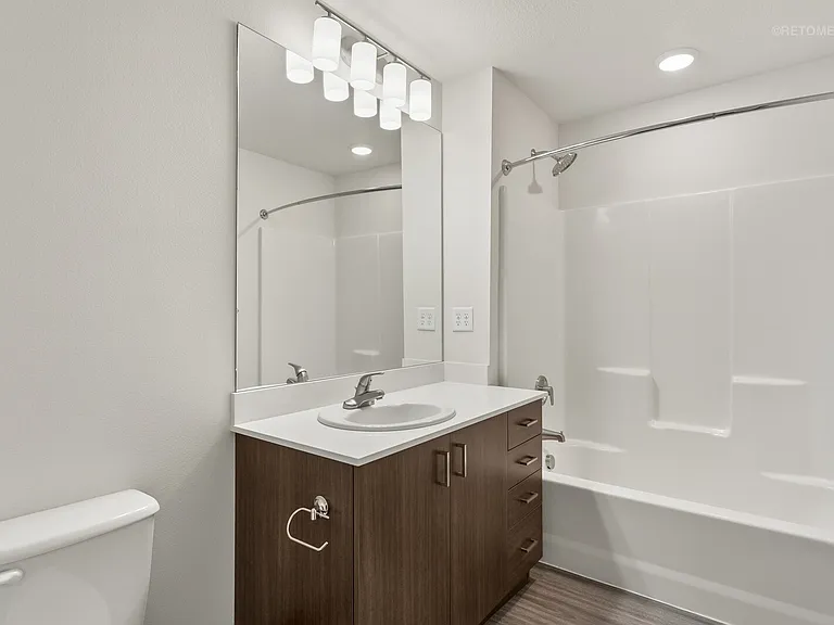 Verda Crossing | Three Bedroom Bathroom