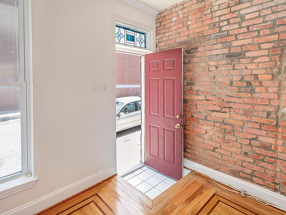 5th image of 512 S Streeper St