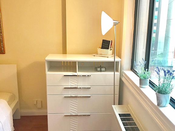 Chest of drawers