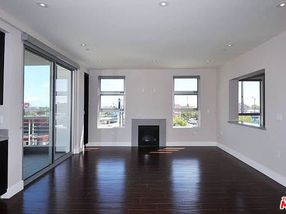 3rd image of 1666 Greenfield Ave #202