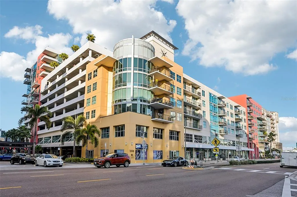 Building Photo - 1208 E Kennedy Blvd #616