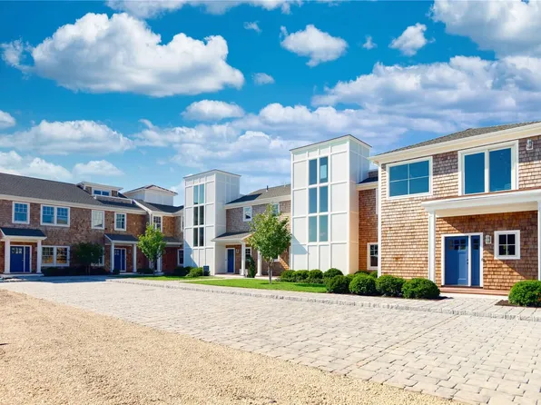 68 Foster Avenue #10, Hampton Bays, NY 11946
