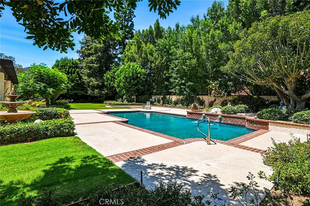 4 bed, 3.5 bath, 3792 sqft, $8,000 — Photo 4