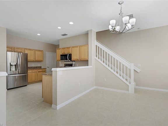 4th image of 1180 Oxford LN
