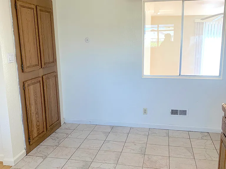 1420 Aster Dr — Photo 17