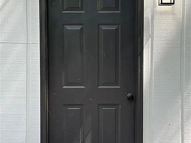 721 Wedgewood Dr #B — Photo 3