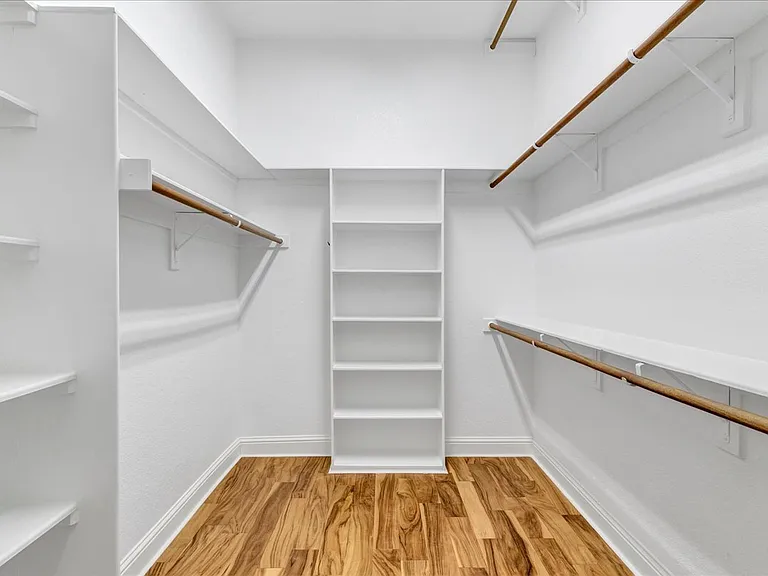 3300 Fountain Way — Photo 36