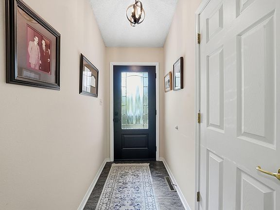 4th image of 11 Alicante Ln