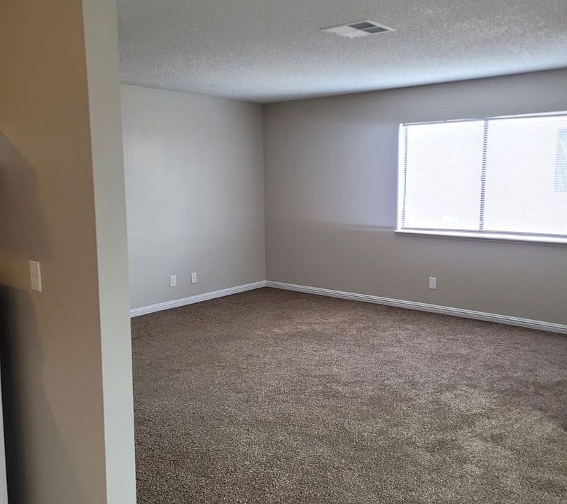 1st image of 2341 Exeter Dr #B
