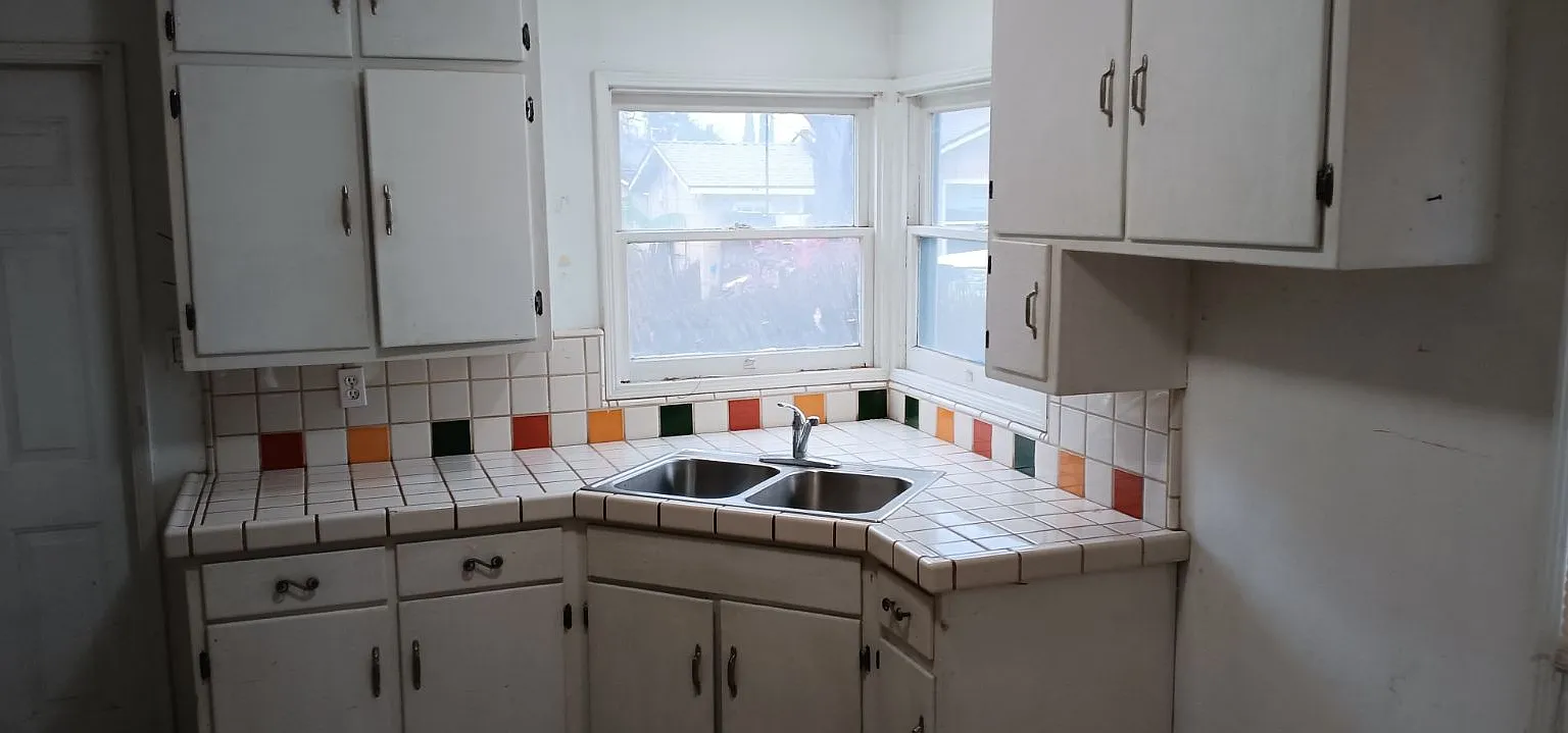2 bed, 900 sqft, $1,350 — Photo 2