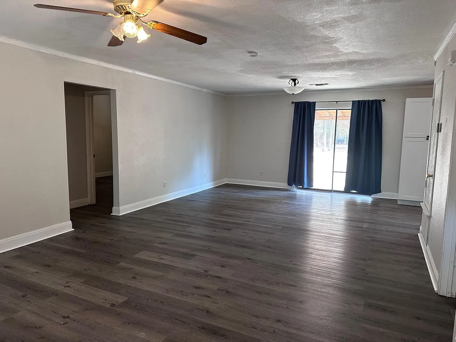 3 bed, 2.0 bath, 1274 sqft, $1,800 — Photo 3
