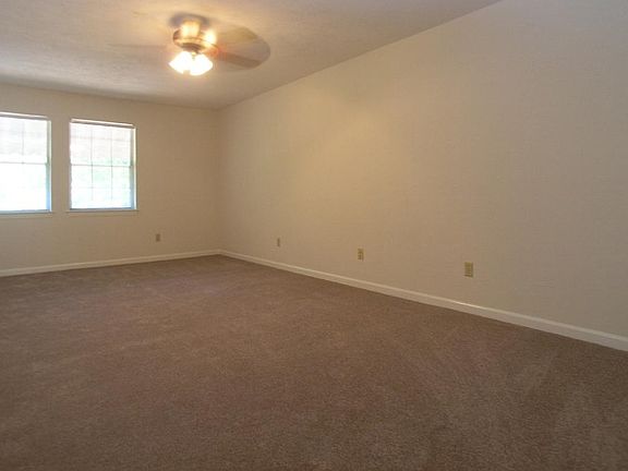 4th image of 502 Hillcrest St APT C
