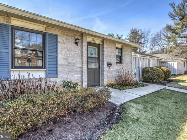 184 Valleybrook Dr, Lancaster, PA 17601