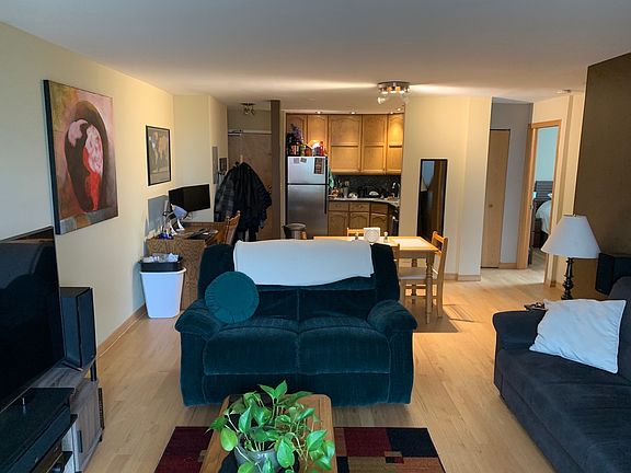 3rd image of 3900 N Pine Grove Ave APT 502