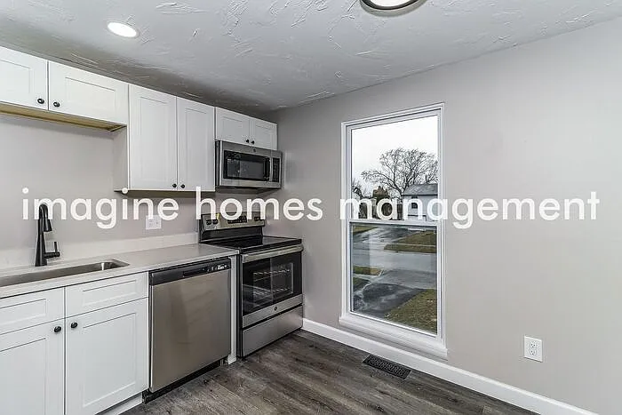 11705 Elkwood Dr — Photo 3