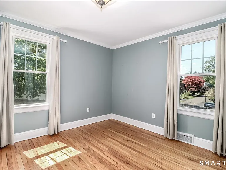 25 Maplewood Ave — Photo 12