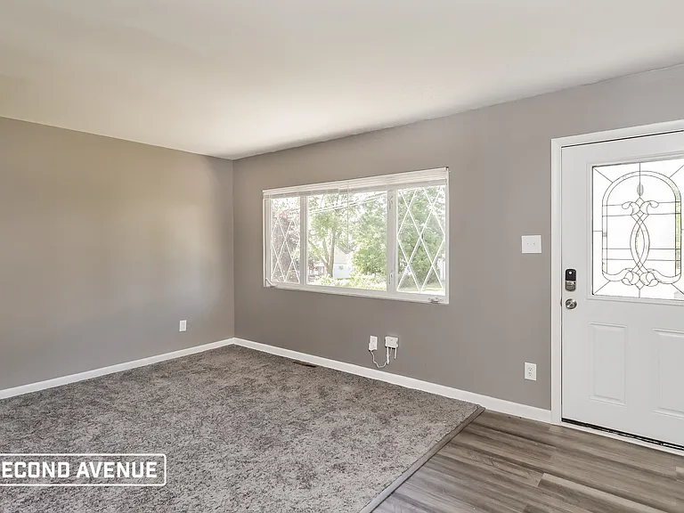 120 Bryant Dr — Photo 3