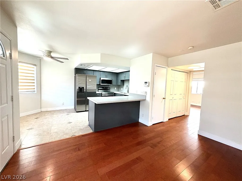 2 bed, 2.0 bath, 912 sqft, $1,395 — Photo 4