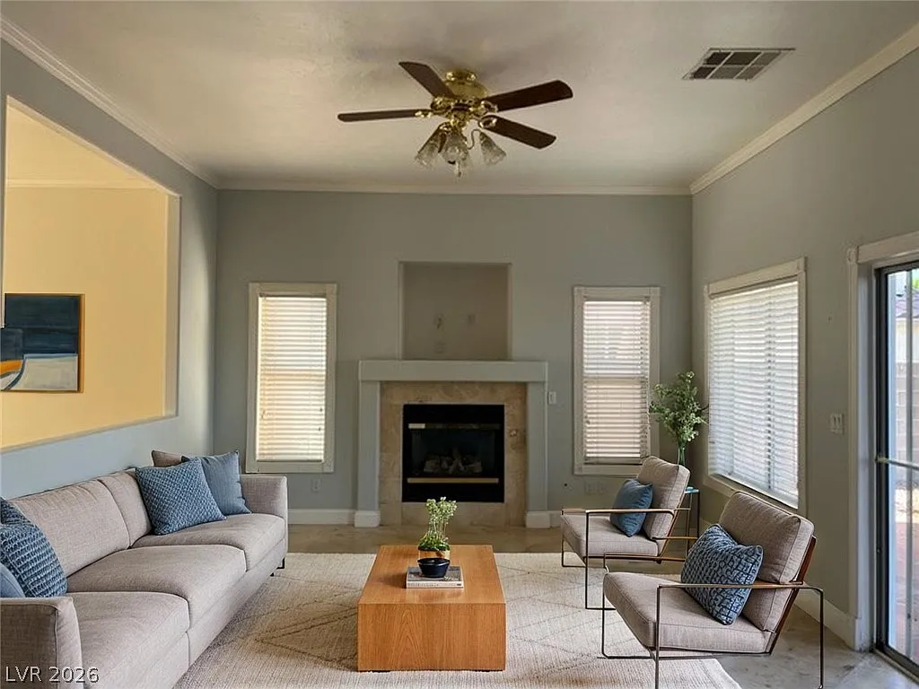 4 bed, 2.5 bath, 2412 sqft, $2,295 — Photo 2