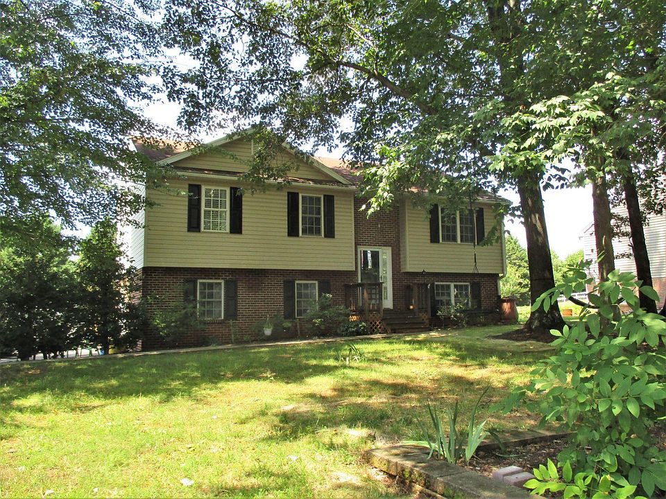 1st image of 1009 S York Ln