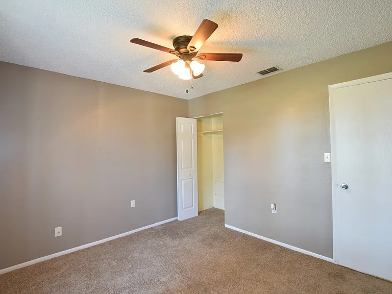 870 Farrington Dr — Photo 10