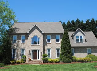 4601 Jamesford Dr, Jamestown, NC 27282