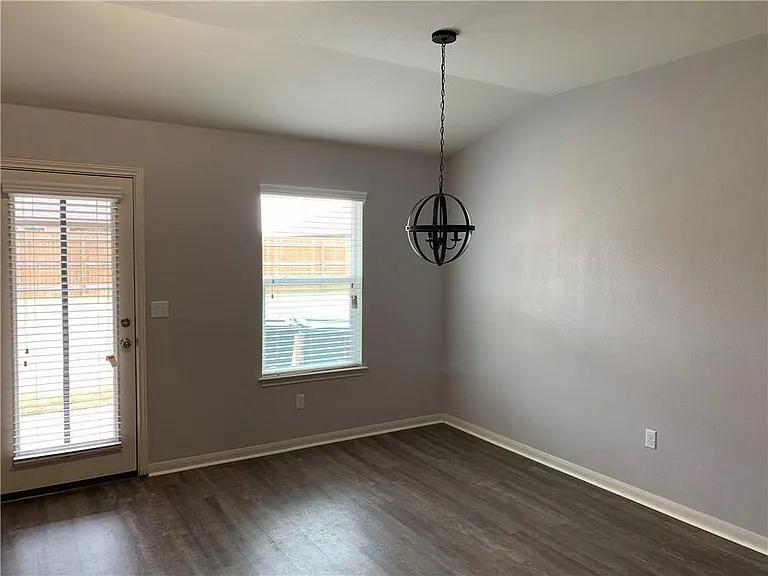 351 Musgrav — Photo 7
