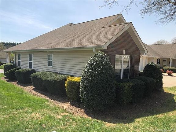 3rd image of 107 Ashwood Ln
