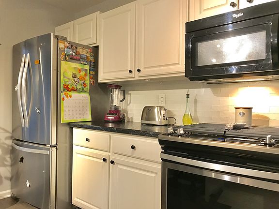 4th image of 1588 Girard Ave