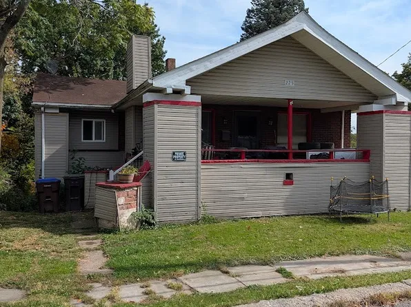 225 Logan Ave, Sharon, PA 16146