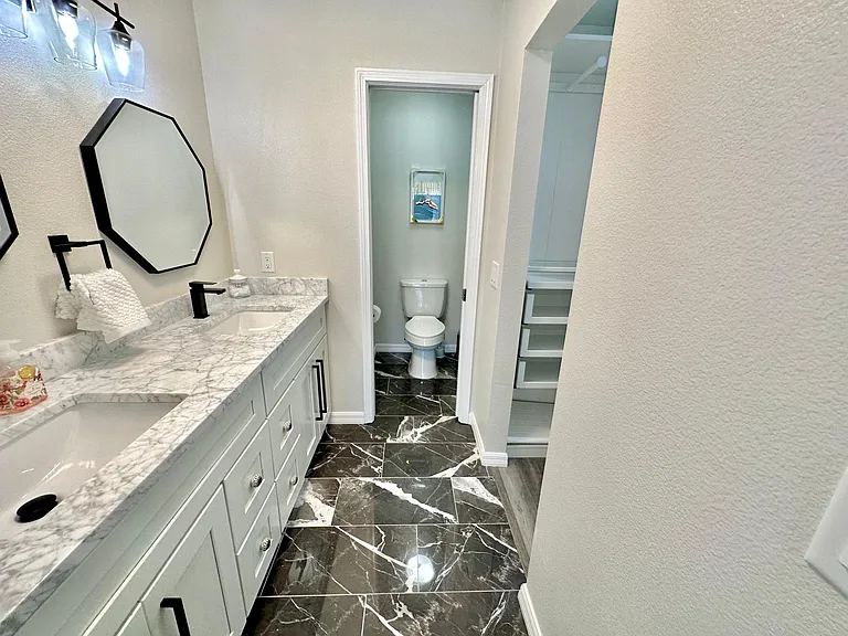 27 Clarendon Ct S — Photo 39
