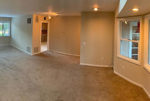 4th image of 831 15th Ave
