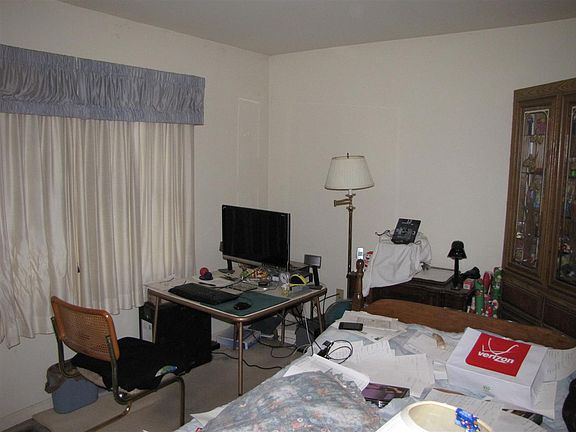 4th image of 42 Tanglewood Dr