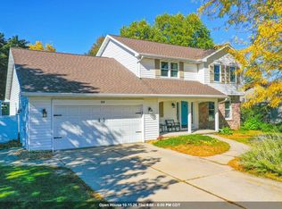 829 Meadowbrook Dr, Green Bay, WI 54313