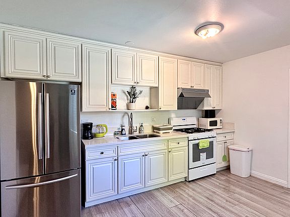 2nd image of 3103 1/2 Hempstead Ave