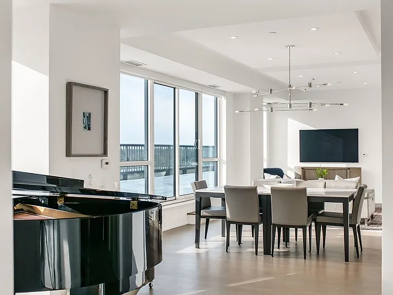1700 Avenue Rd #Penthouse 706 — Photo 7