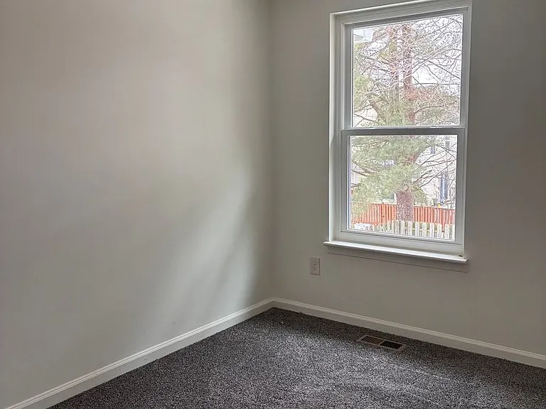 1250 Independence Sq — Photo 10
