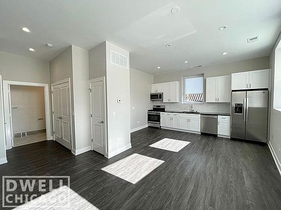 3rd image of 1732 W Greenleaf Ave #203