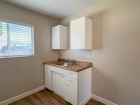 5th image of 2715 44th St #8
