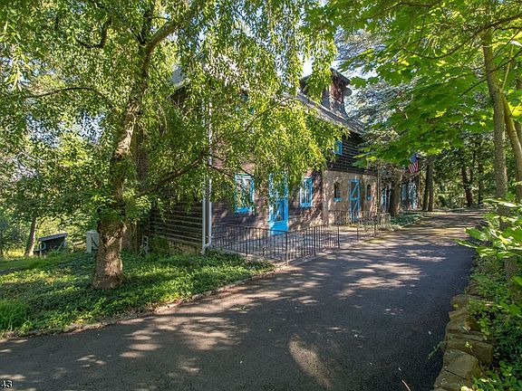 2nd image of 990 N Mountain Ave