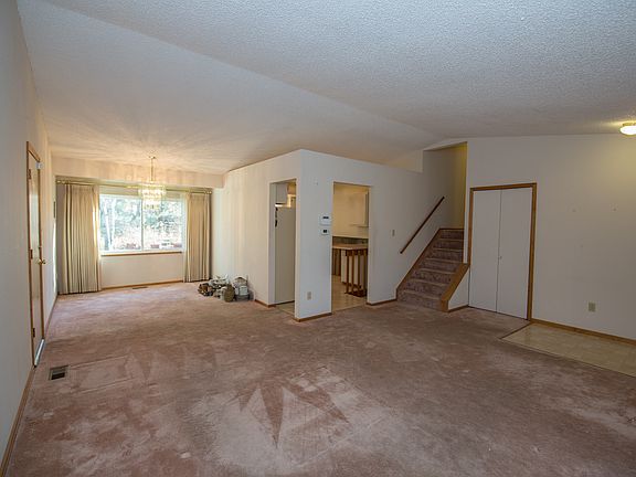 3rd image of 5035 Windward Cir