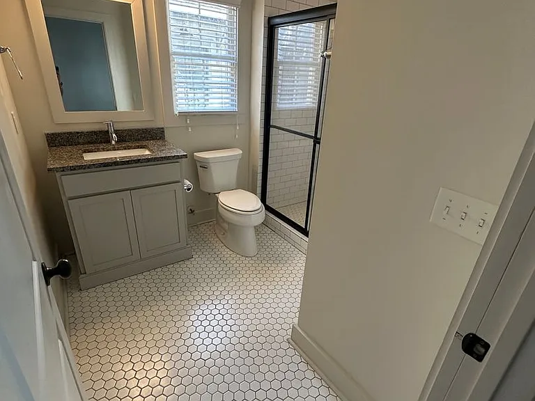 614 E Henry St — Photo 17