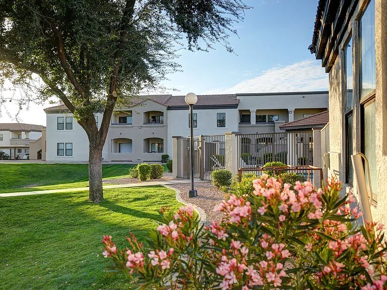 San Martin Apartments — Photo 4