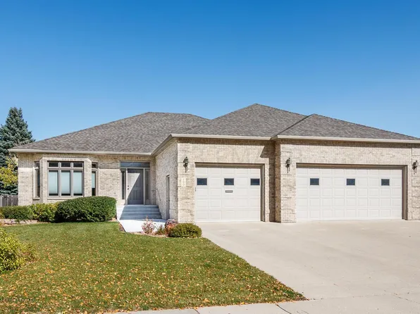 100 Prairiewood Dr S, Fargo, ND 58103