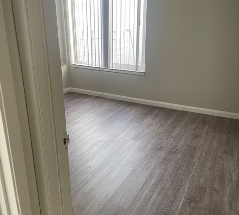 3rd image of 230 27th Ave APT 6