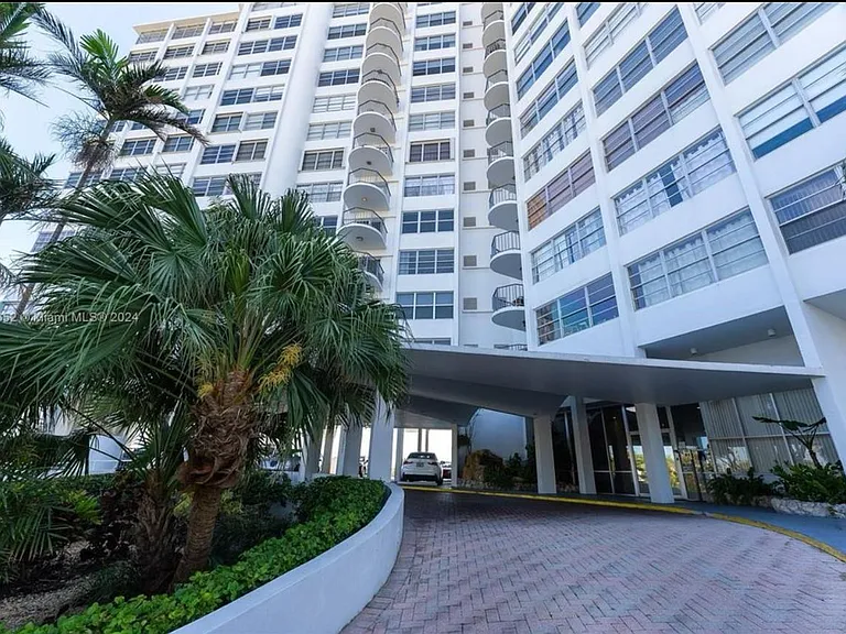 11930 N Bayshore Dr #302 — Photo 10